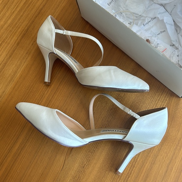 White Satin Bridal heels size 8 - Wedding heels /Shoes - Picture 4 of 5